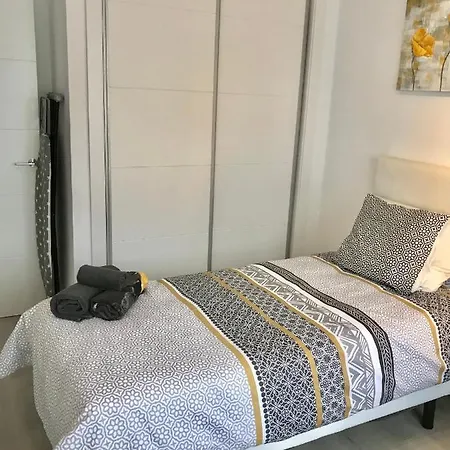 Beautiful Pool Side 2 Bed Apt With Free Wifi In Pdc Apt 6b Apartment