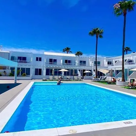 Beautiful Pool Side 2 Bed Apt With Free Wifi In Pdc Apt 6b *