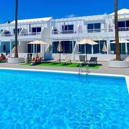 Apartment Beautiful Pool Side 2 Bed Apt With Free Wifi In Pdc Apt 6b