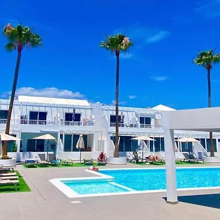 Beautiful Pool Side 2 Bed Apt With Free Wifi In Pdc Apt 6b * Puerto del Carmen (Lanzarote)