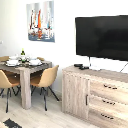 Апартаменты Beautiful Pool Side 2 Bed Apt With Free Wifi In Pdc Apt 6b